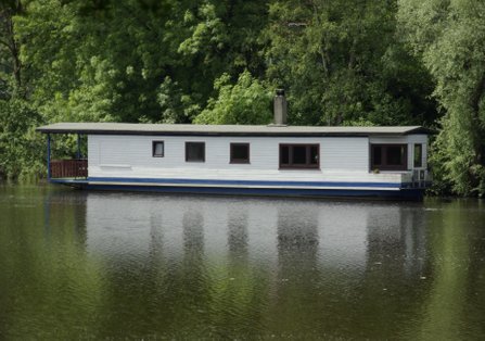 Hausboot im Holzhafen